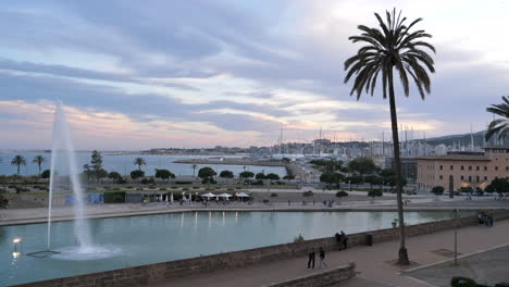 Parc-de-la-Mar,-Palma-de-Mallorca-with-unrecognizable-people-strolling-at-sunset