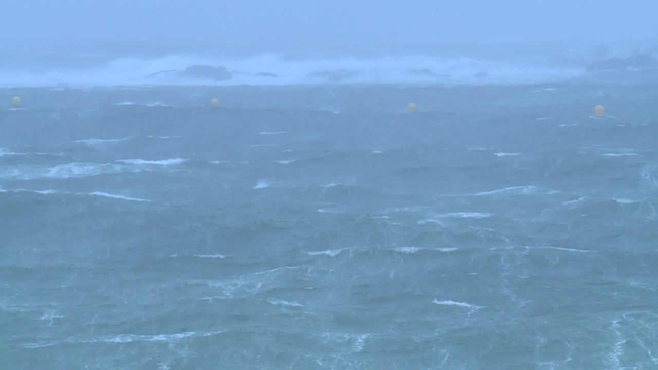 폭풍우의 바다 파도