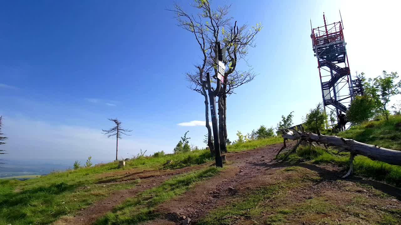 체코 국립공원의 전망대에서 내려오는 트레일