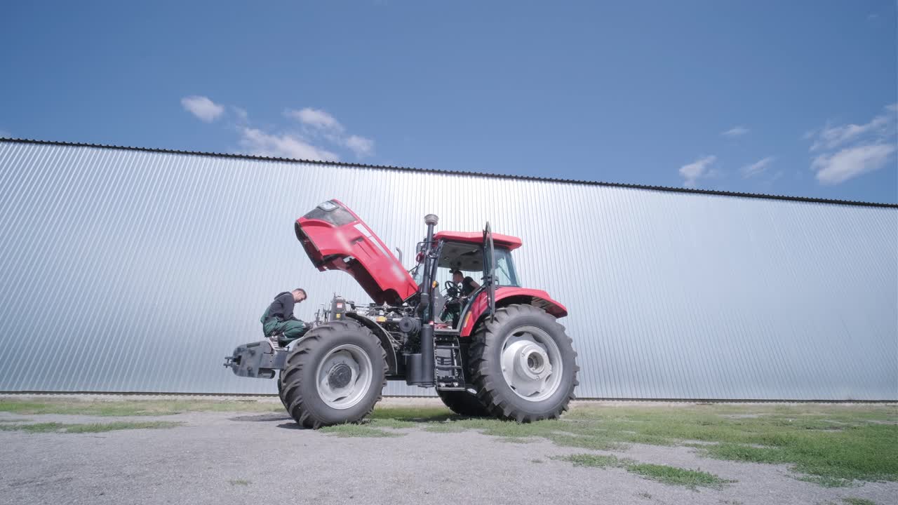 농부 기계 수리 트랙터, 개방 트랙터 후드, 엔진, 수리 농업 기술