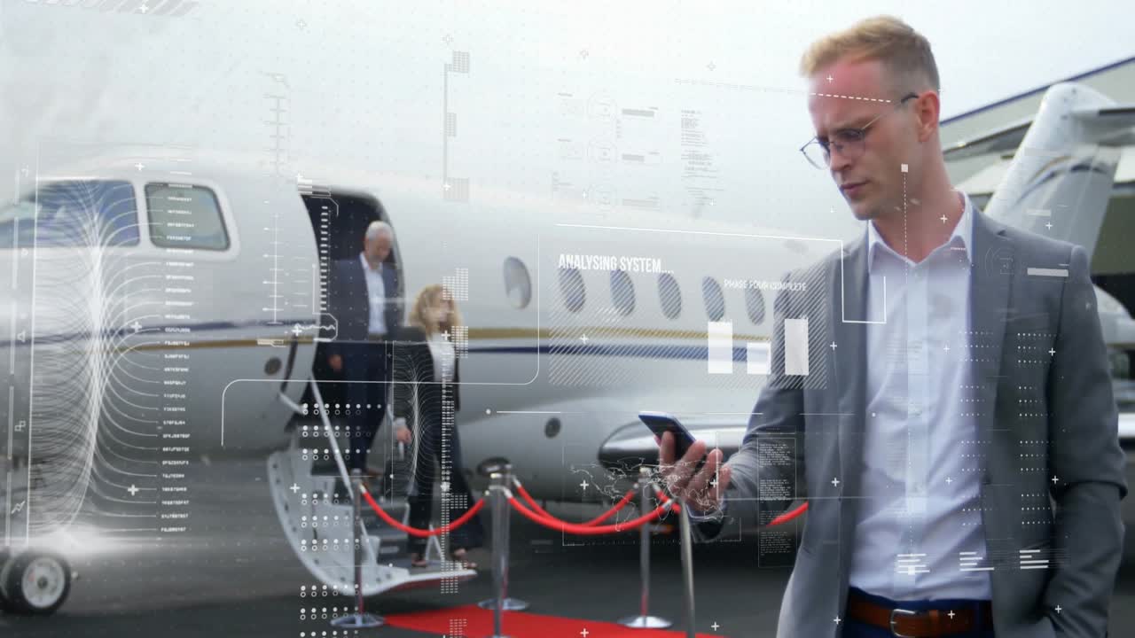 Ejecutivo masculino revisando su smartphone iniciando una superposición empresarial, equipo descendiendo por la escalera del jet en una alfombra roja.