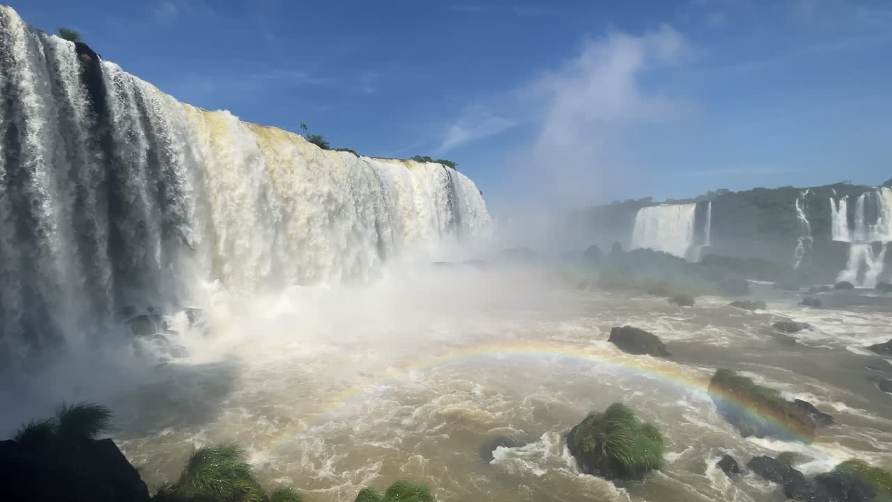 이구아즈 폭포의 무지개 풍경