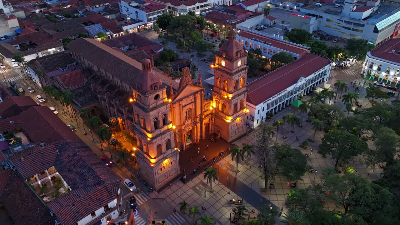 hiper lapse drone shot ciudad plaza principal catedral viaje cielo santa cruz bolivia
