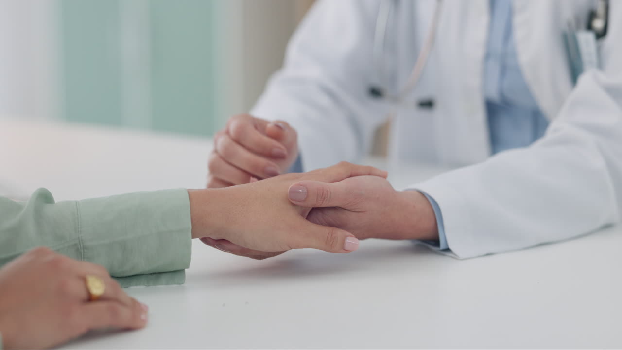 держась за руки, пациент и результаты