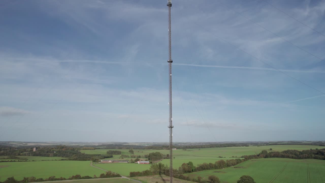덴마크의 통신 안테나 gsm, 5g 모바일 마스트의 공중 뷰를 설정하는  ⁇  - 패닝  ⁇