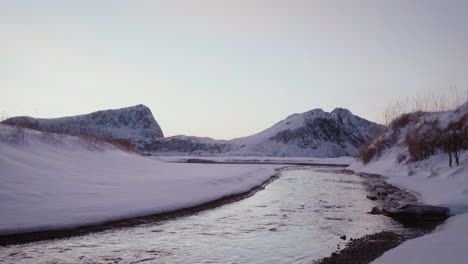 Peaceful-stream-and-scenic-winter-landscape-of-Lofoten,-Norway