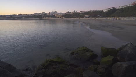 Playa-De-Senos-Al-Atardecer-En-Portugal