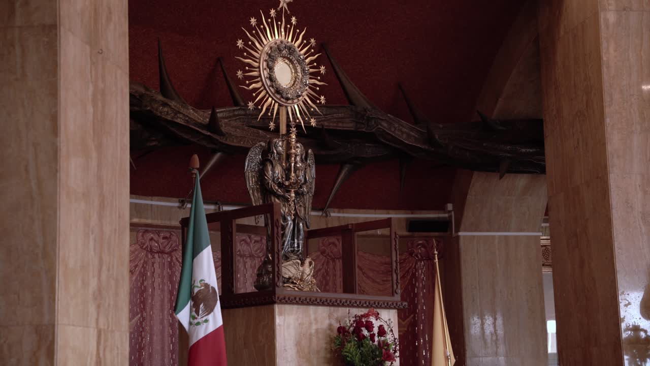 Uvnitř kostela Cristo Rey v Guanajuatu, Mexiko.