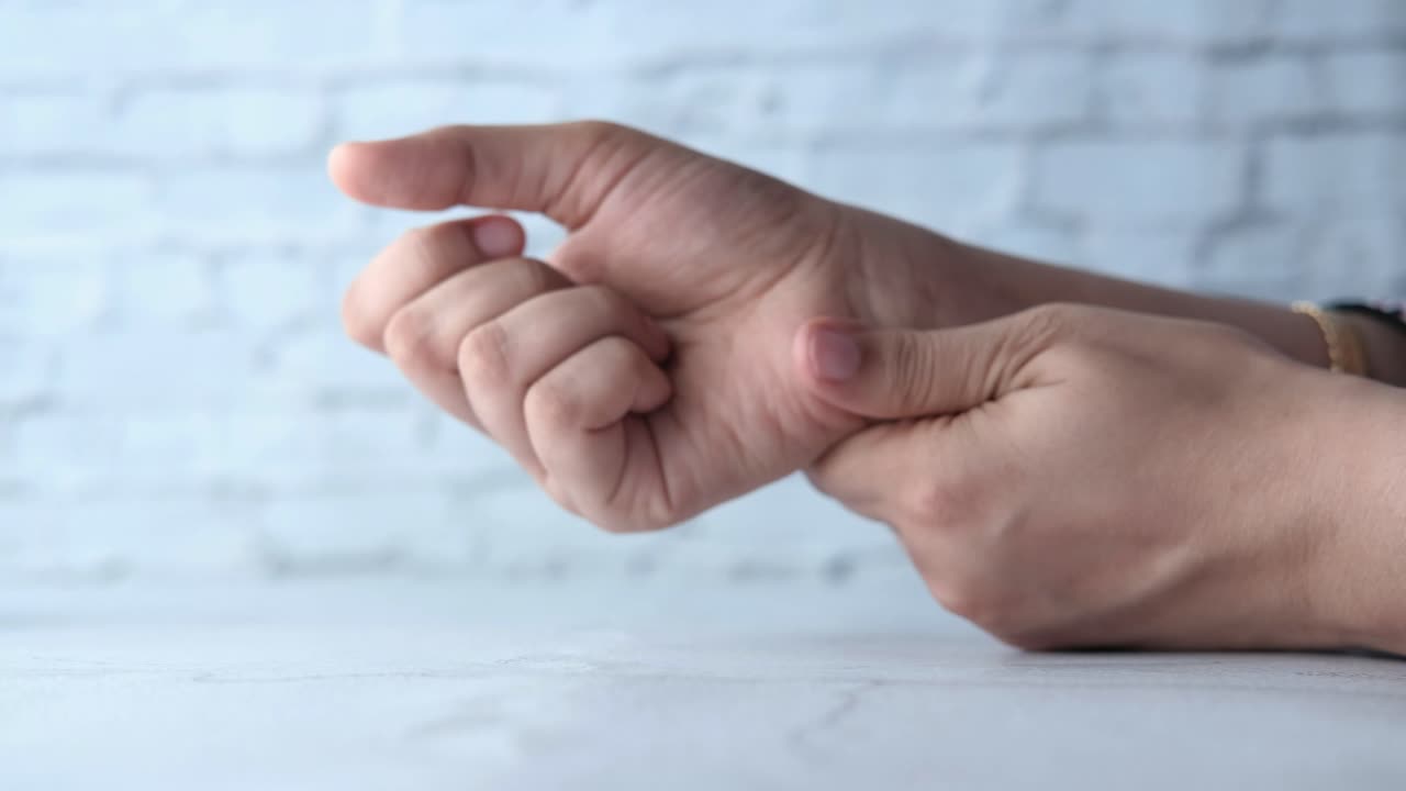 dolor en la muñeca y la mano