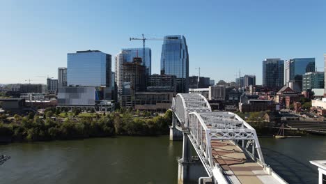 Puente-De-Imágenes-Aéreas-Del-Centro-De-Nashville-Tennesse