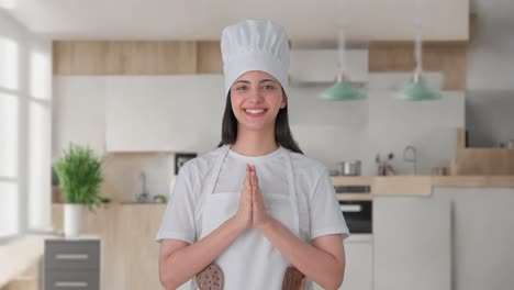 Feliz-Chef-Profesional-India-Haciendo-Namaste