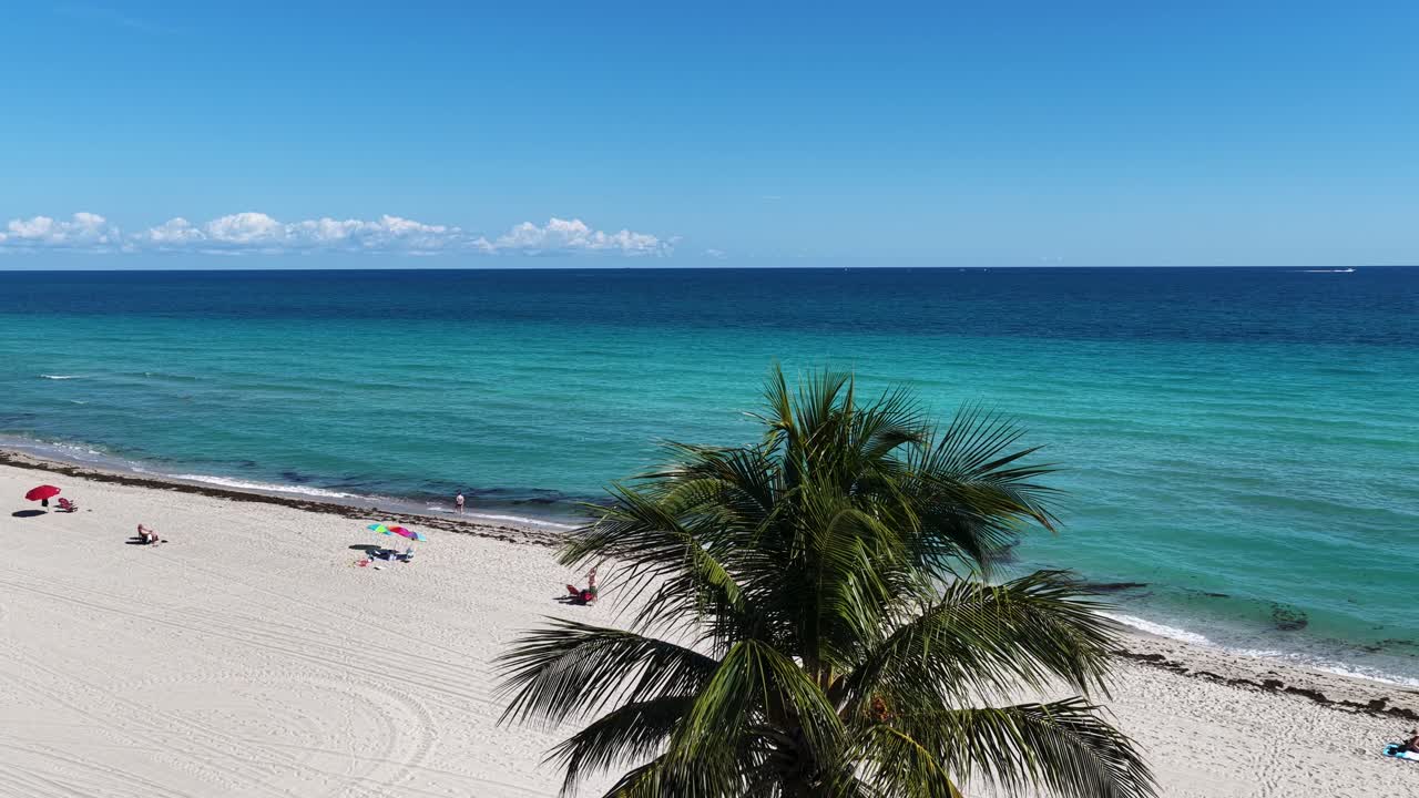 Horizonte tropical en Hollywood Beach en Florida, Estados Unidos. Paisaje de playa. Distrito del centro. Destino de viaje. Horizonte tropical en Hollywood Beach en Florida, Estados Unidos. Paisaje marino natural.
