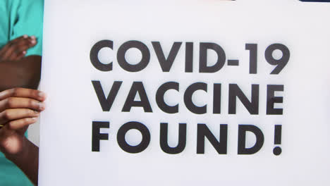 primer plano de la vacuna covid 19 encontró signo