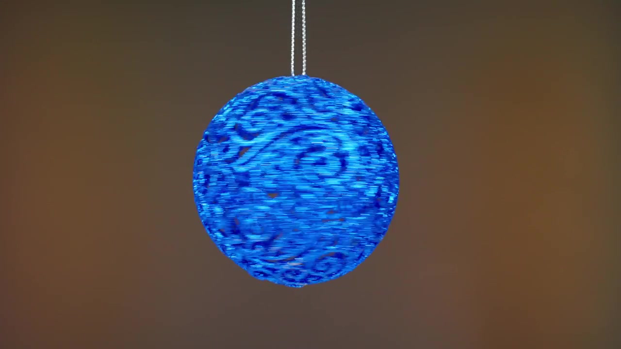 Detaljert blå eggeformet julekule som snurrer