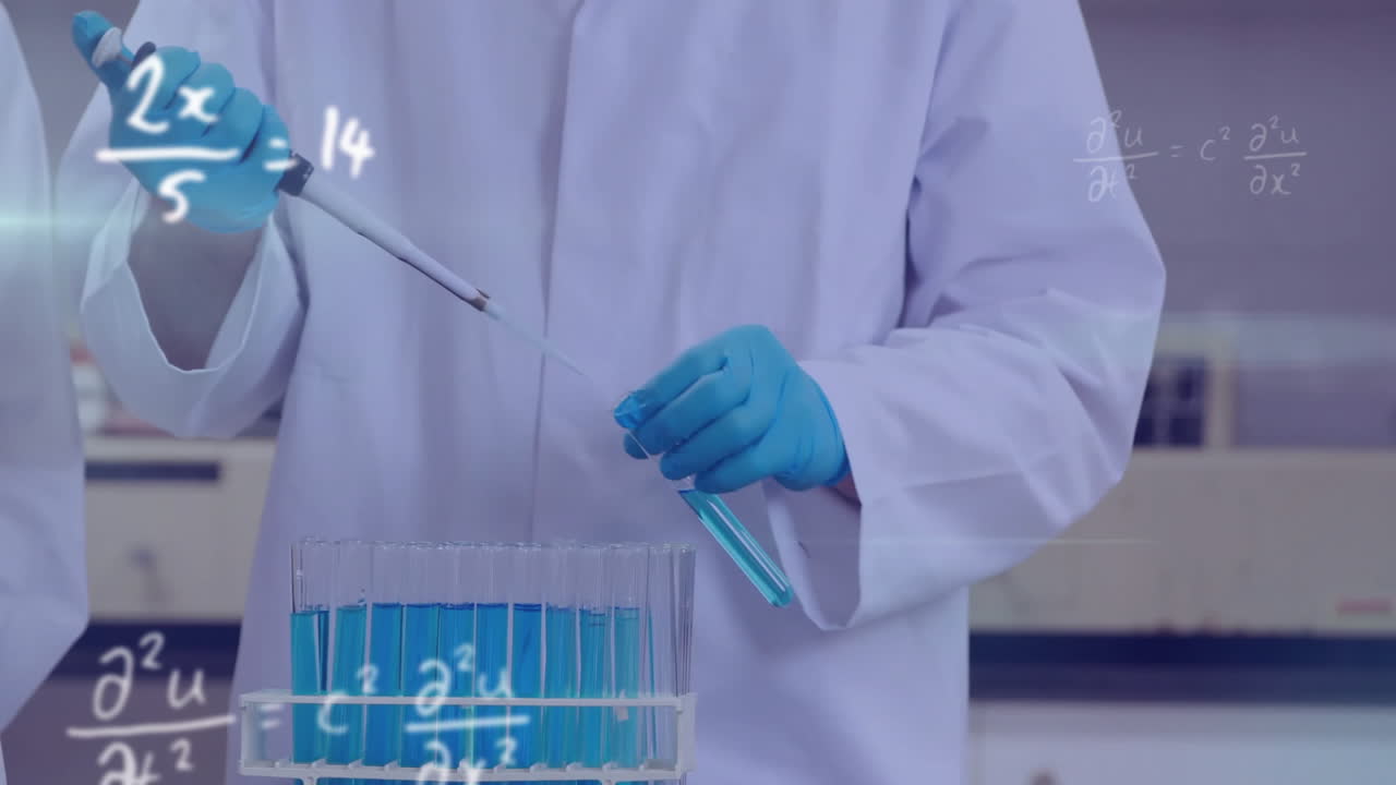 animación de ecuaciones matemáticas sobre científico caucásico haciendo un experimento en el laboratorio