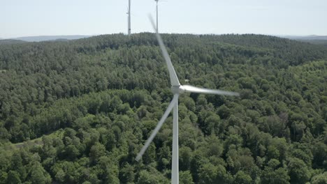 Antena-De-Drones-Cerca-De-Un-Molino-De-Viento-En-El-Hermoso-Paisaje-Alemán,-Alemania,-Europa