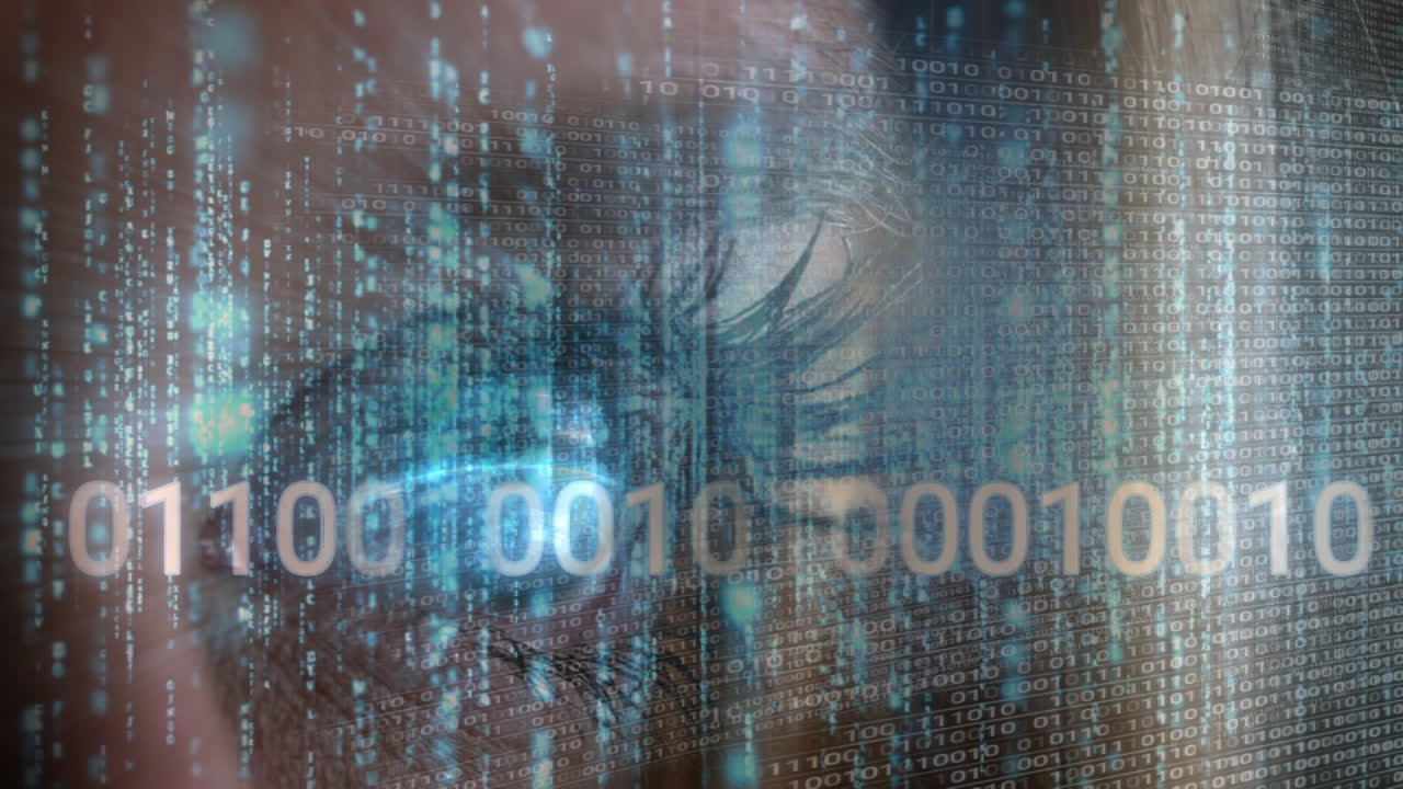 animación del procesamiento de datos y codificación binaria sobre el ojo azul