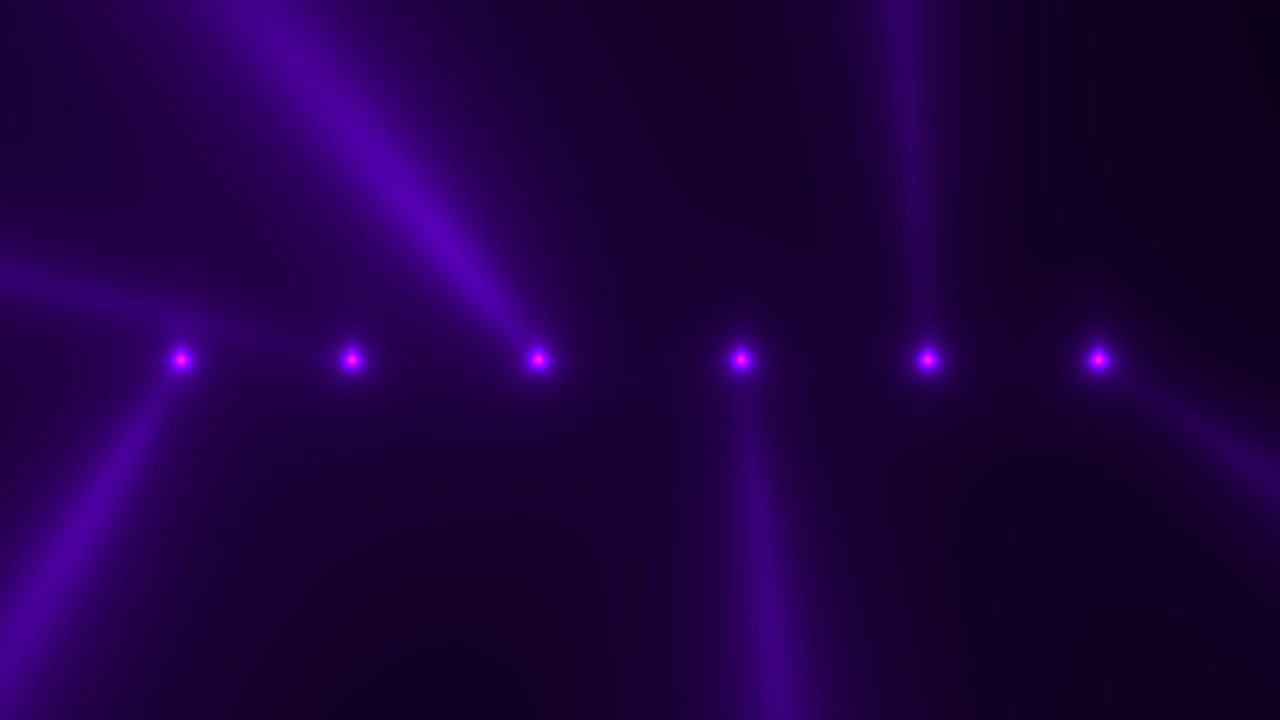animación movimiento púrpura brillante foco haces sobre fondo oscuro en el escenario