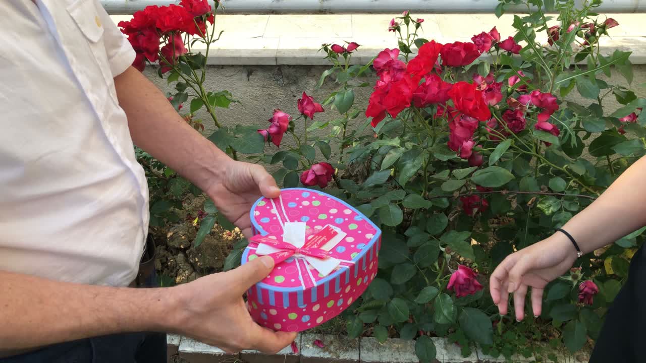 celebra el día del padre con regalos.