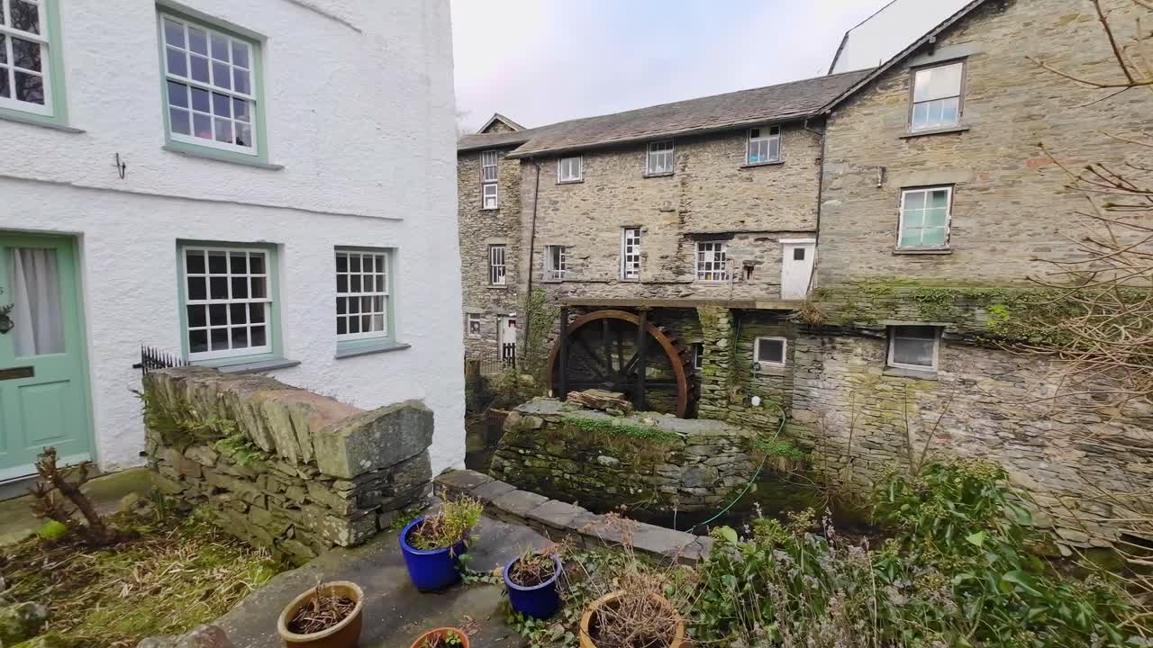 Travl vej i den Cumbrianske landsby Ambleside