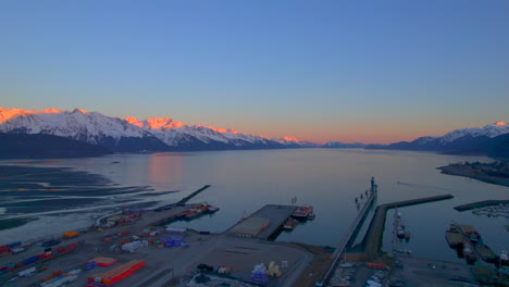 Luftaufnahme-Der-Berge-Bei-Sonnenuntergang-In-Seward,-Alaska