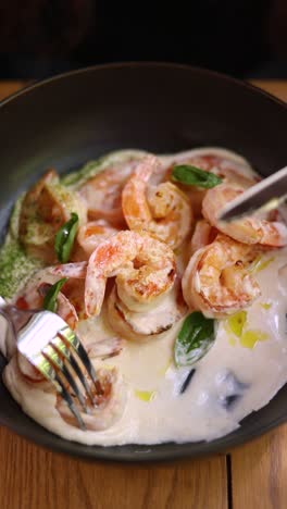 creamy shrimp pasta dish