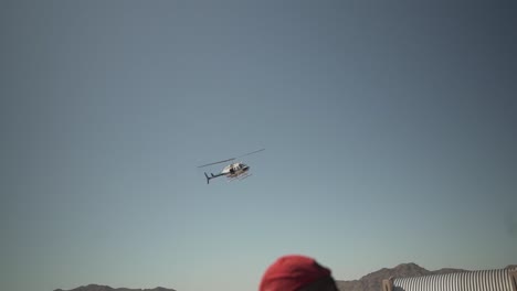 helicopter coming in for a landing.mp4