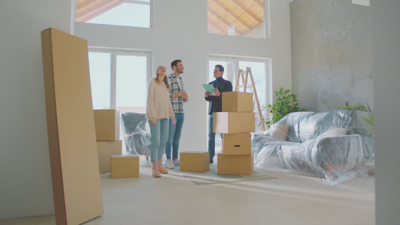 새로운 아파트를 구입하는 부부