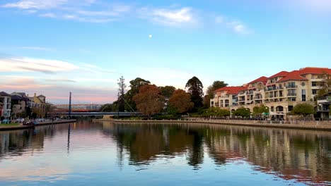 Trafalgar-suspension-bridge-and-reflection-in-Claisebrook-Cove,-East-Perth