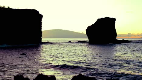 Escena-Tranquila-De-La-Puesta-De-Sol-Desde-La-Costa-Sur-Del-Santuario-De-Aves-Marinas-Del-Islote-Pu&#39