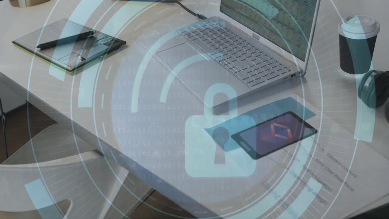 animación del icono de candado digital y procesamiento de datos sobre el escritorio en la oficina