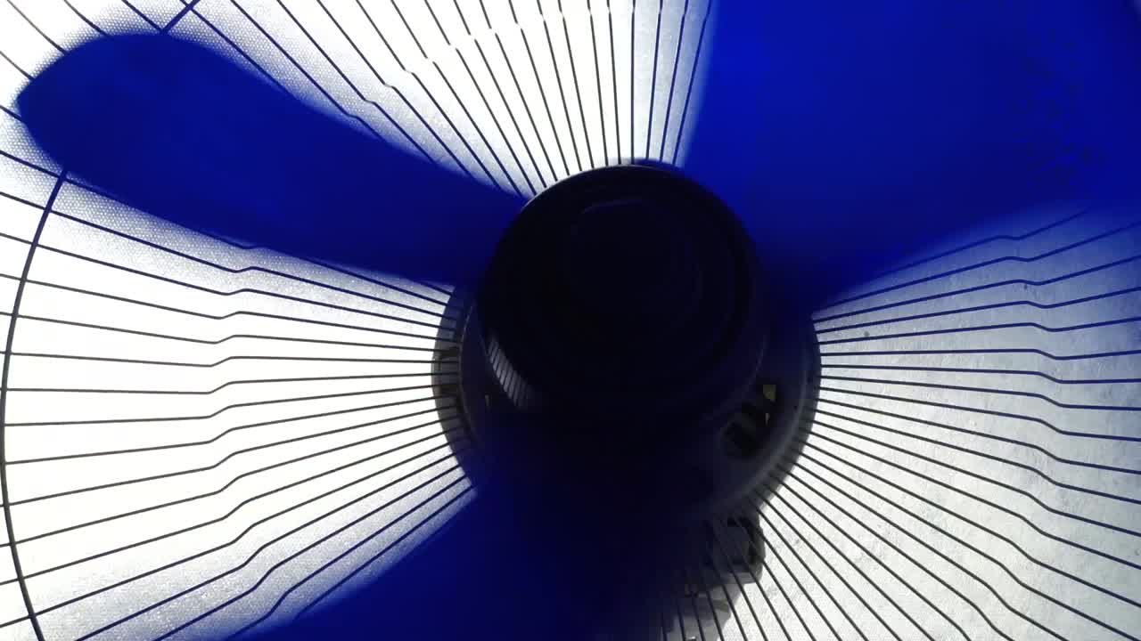 Shooting fan blades. Fan operation