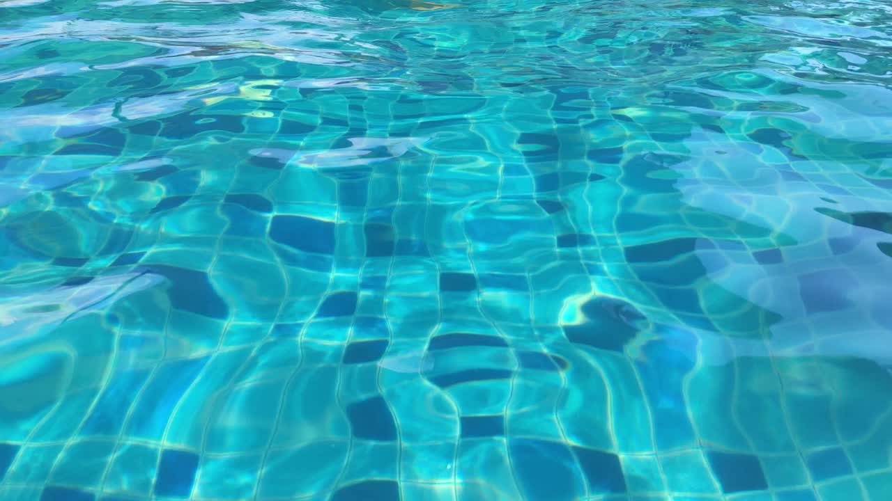 abstraktes schwimmbadboden kaustik wellen und fluss mit wellen hintergrund.