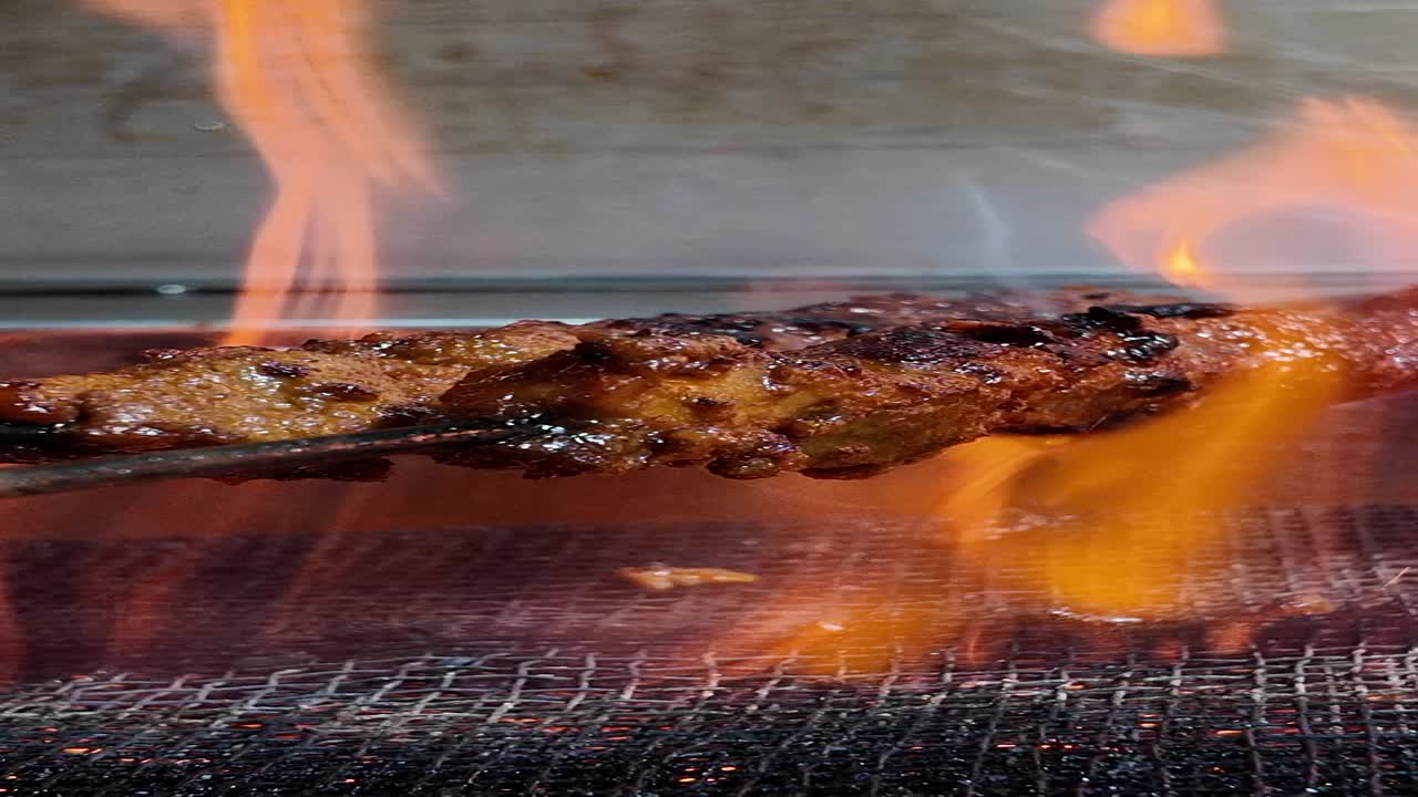 그릴 에 인 고기 스피어