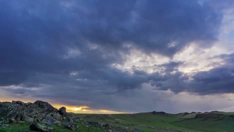 timelapse con dramático atardecer en mongolia