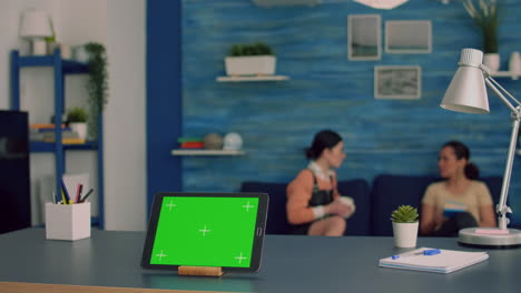 Tablet-computer-with-mock-up-green-screen-chroma-key-display