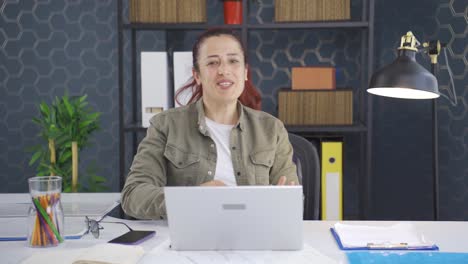 Cheerful-business-woman-dancing-looking-at-camera.