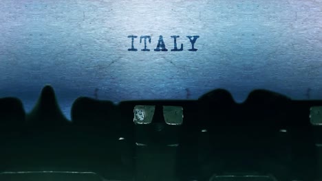 vintage typewriter with the word "italy"