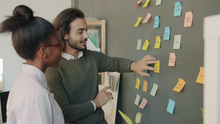 Sesión de lluvia de ideas en equipo