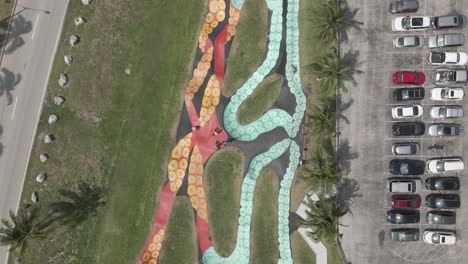 Urban-skate-park-wedged-between-highway-and-parking-lot-in-Florida