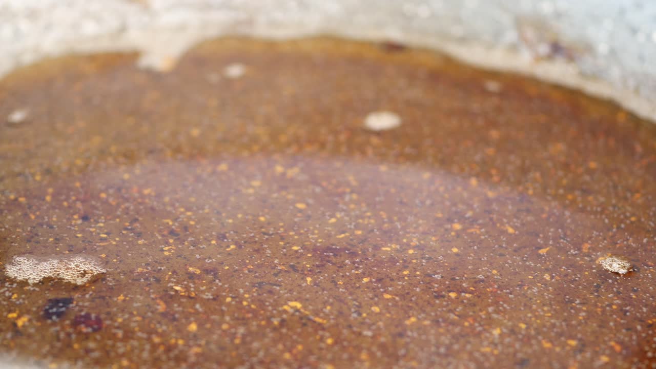 비에 뜨거운 기름