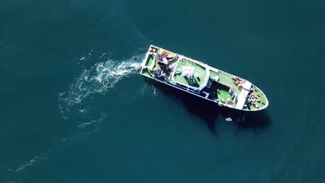 motor vessel seen from above steaming in a circle using its engine