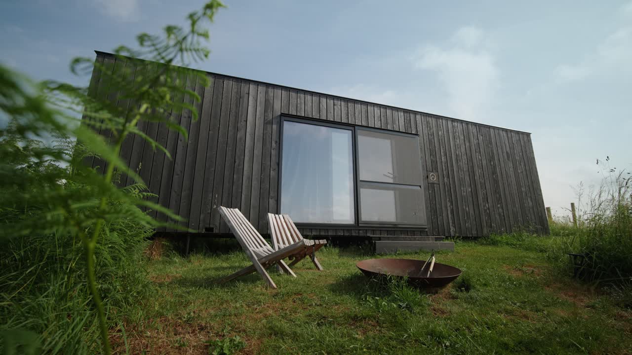 cabina en la naturaleza cámara lenta revelando lentamente irlanda 01