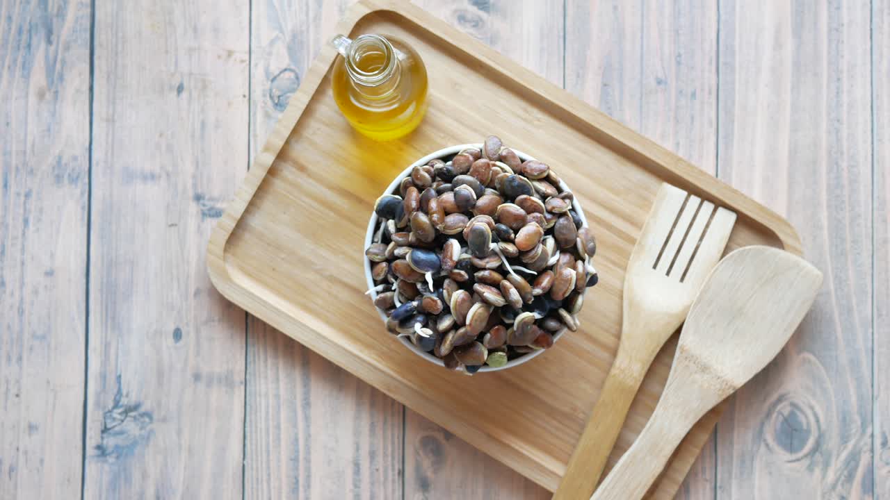 기름 을 넣은 그 에 은 씨