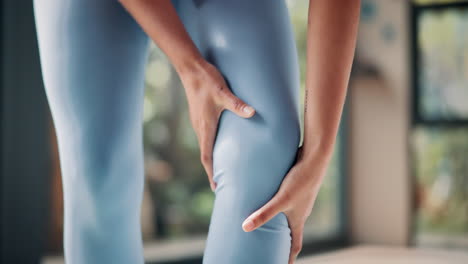 mujer con dolor de rodilla