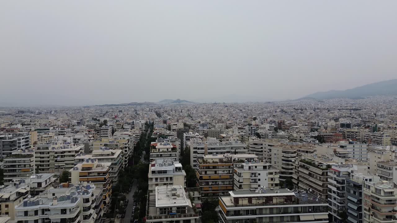 atenas, grecia densa zona residencial, aire contaminado horizonte ciudad europea