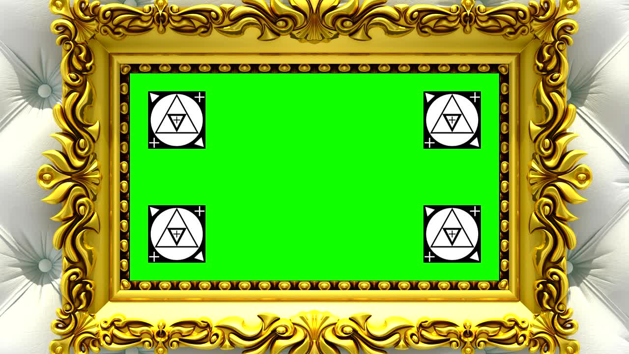 럭셔리 하 가면을 배경으로 금색 그림 프레임으로 카메라 을 니다. 모션 추적 마커와 녹색 화면이 포함되어 있습니다.