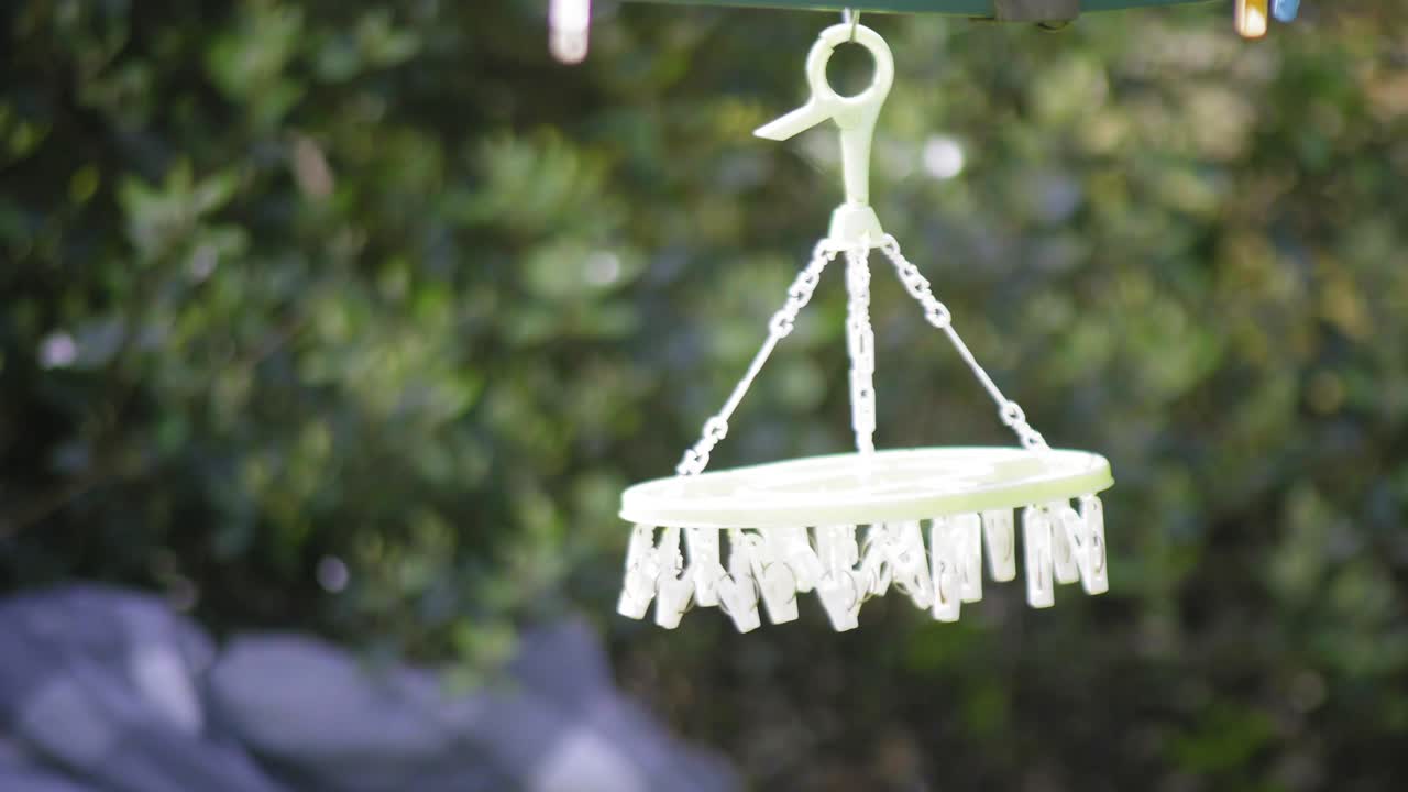 timelapse de clips en la percha 2