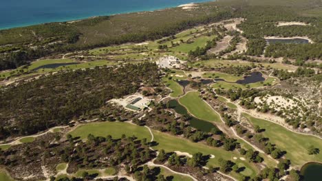 Paisaje-De-Golf-Con-Drones-Disparado-En-Portugal.