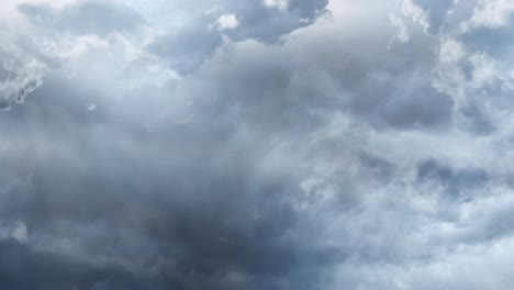 timelapse,-lightning-flashes-in-the-sky